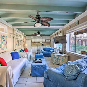  Apartment Panama With Pool Access, Steps To Beach!